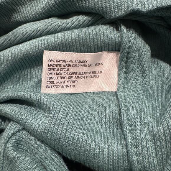 Universal Thread Women's Long Sleeve, Ribbed T-shirt, Green, Size Medium New - Picture 6 of 6